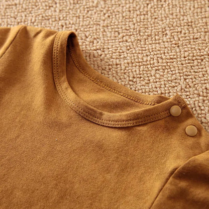 BABY HOUSE - Ensemble deux pièces en coton imprimé ours brun pour garçons et filles, T-Shirt confortable à manches courtes + pantalon à bretelles, ensemble deux pièces, été