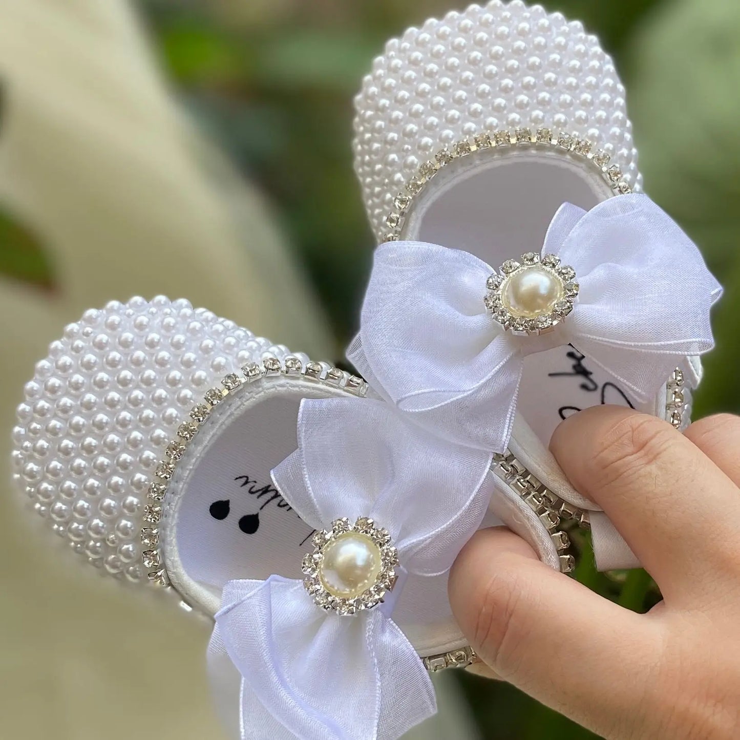 BABY HOUSE - Dollbling perles blanches à la main Bling strass bébé berceau chaussures baptême tenue mariage éclat organza baptême 0-3m chaussures